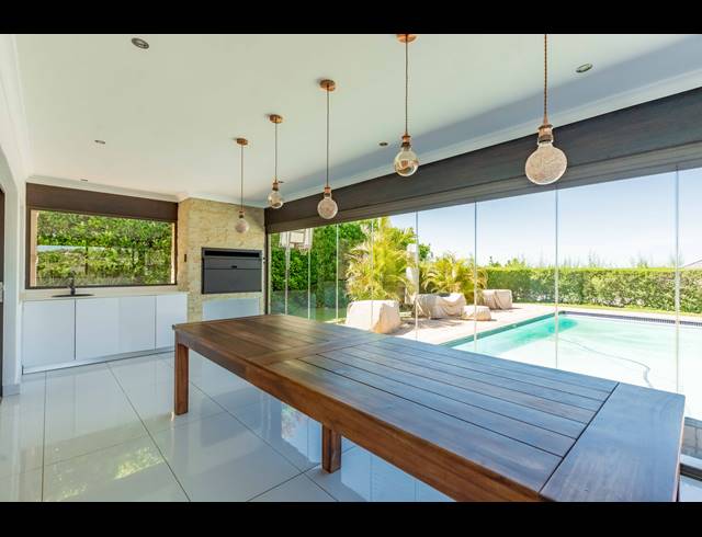 4 BEDROOM HOUSE FOR SALE IN HILLCREST CENTRAL
